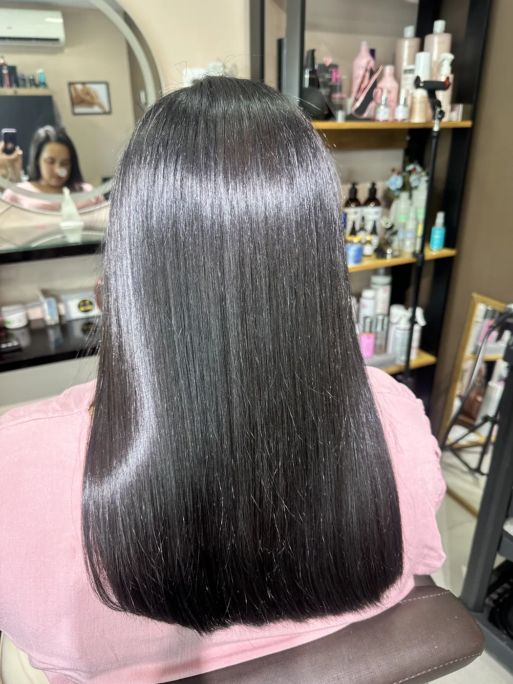 Selagem em cabelo preto com brilho